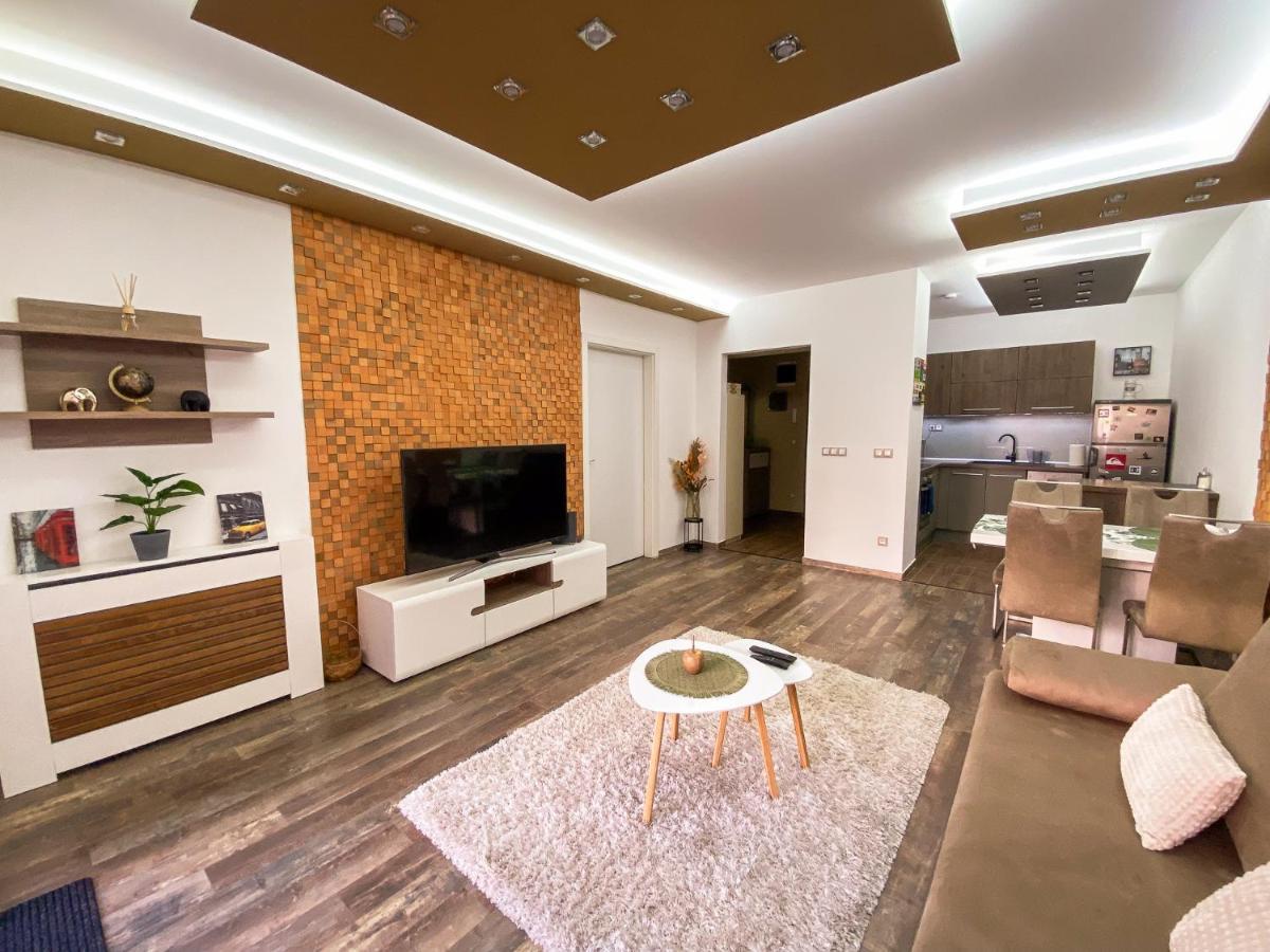 Slate Wood Apartment ブダペスト エクステリア 写真